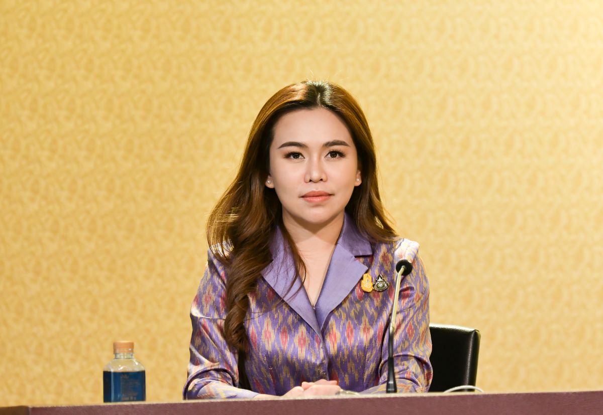 น.ส.ไตรศุลี ไตรสรณกุล