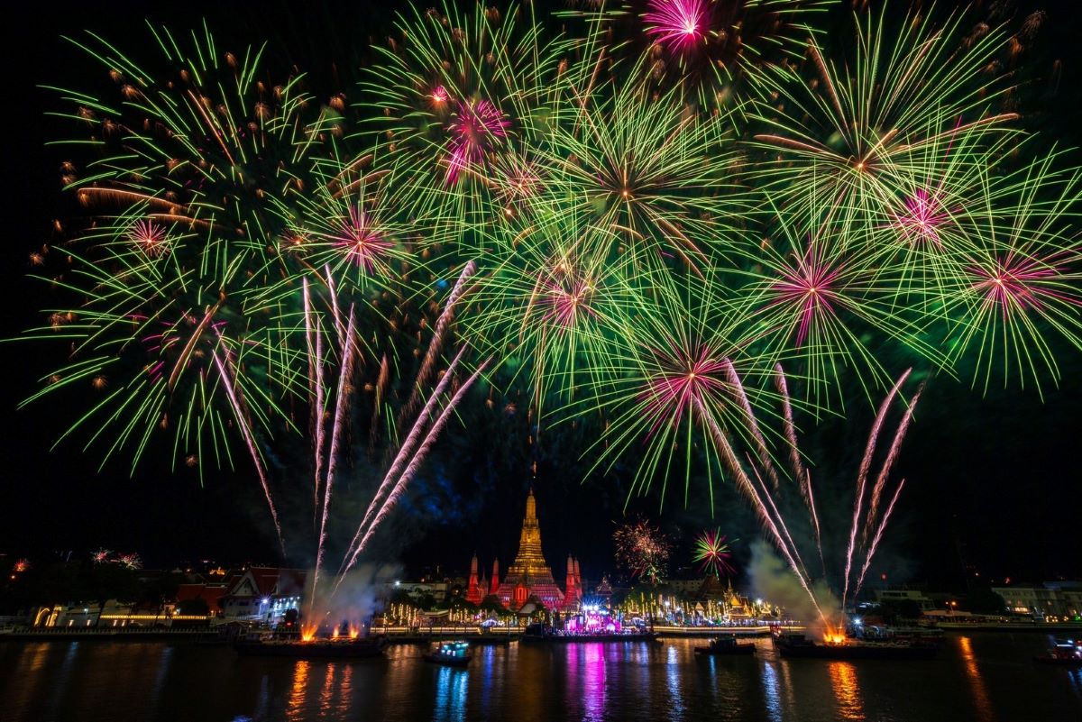 เคาท์ดาวน์วัดอรุณ24